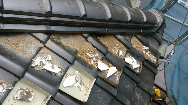 既存漆喰は撤去が基本